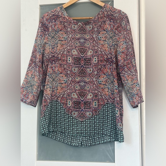 🌟 Anthropologie Maeve Sidney Silk Button Back Top - Size 6 - Like New - Picture 3 of 7